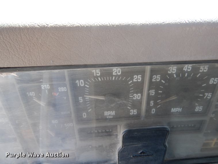 image for item DM2814 2000 International 4900  flatbed truck