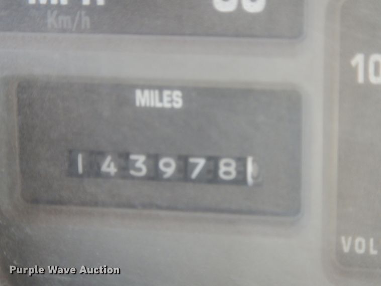 image for item DM2814 2000 International 4900  flatbed truck