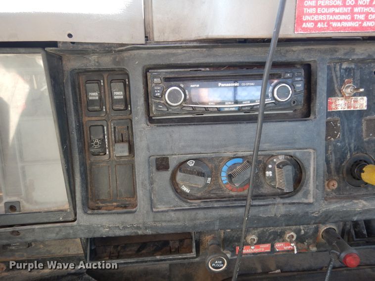 image for item DM2814 2000 International 4900  flatbed truck