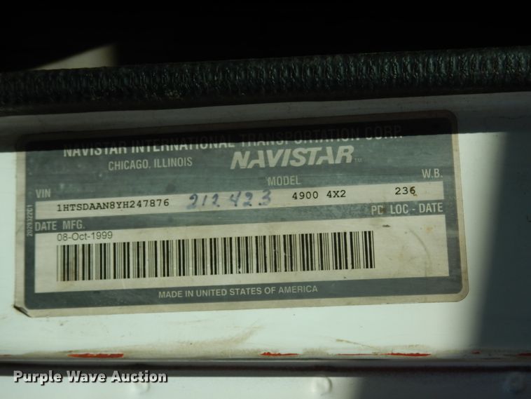 image for item DM2814 2000 International 4900  flatbed truck