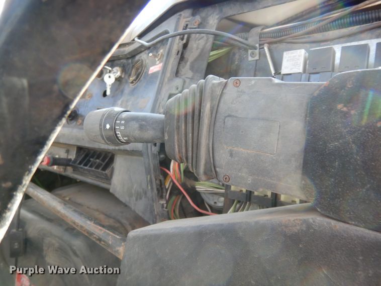 image for item DM2814 2000 International 4900  flatbed truck