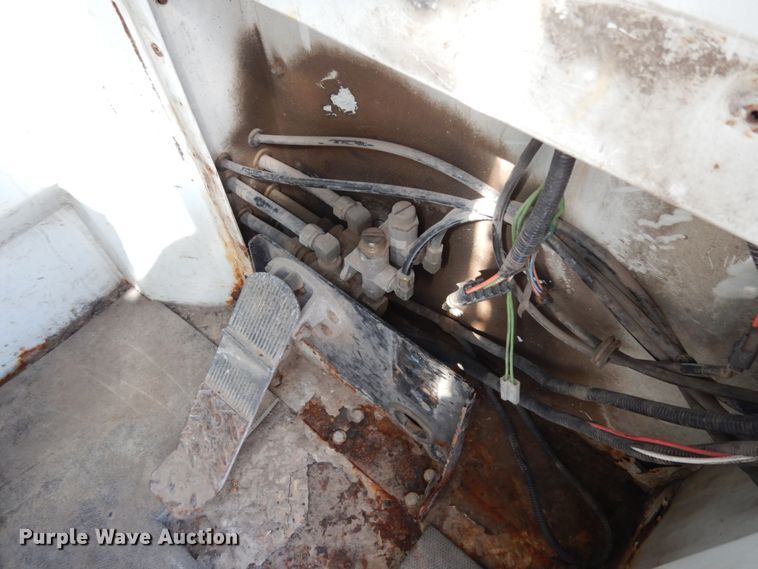 image for item DM2814 2000 International 4900  flatbed truck