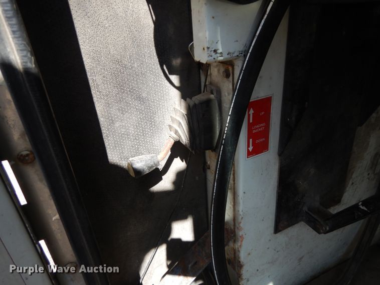 image for item DM2814 2000 International 4900  flatbed truck