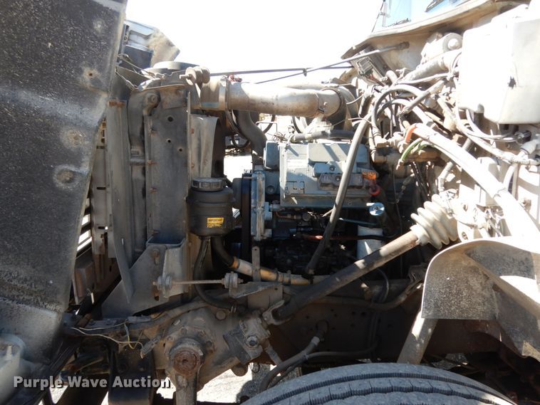 image for item DM2814 2000 International 4900  flatbed truck