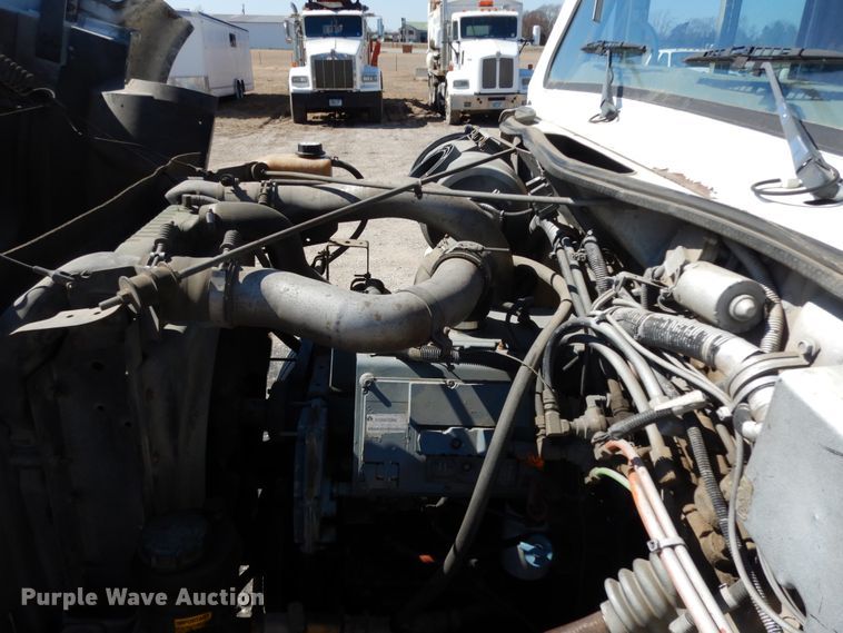 image for item DM2814 2000 International 4900  flatbed truck