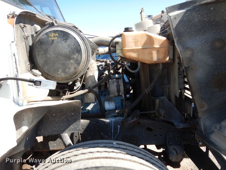 image for item DM2814 2000 International 4900  flatbed truck