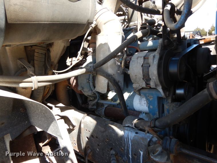 image for item DM2814 2000 International 4900  flatbed truck