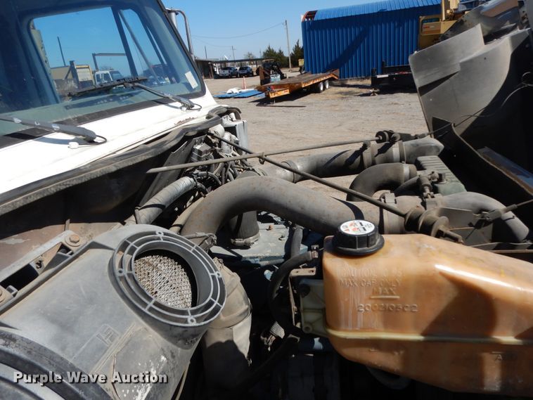 image for item DM2814 2000 International 4900  flatbed truck