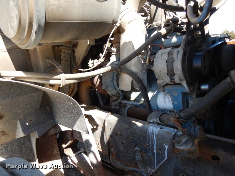 image for item DM2814 2000 International 4900  flatbed truck