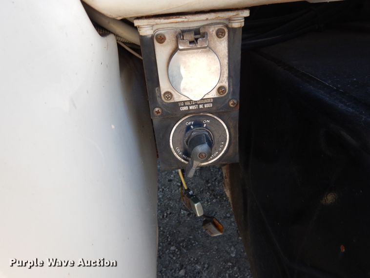 image for item DM2814 2000 International 4900  flatbed truck