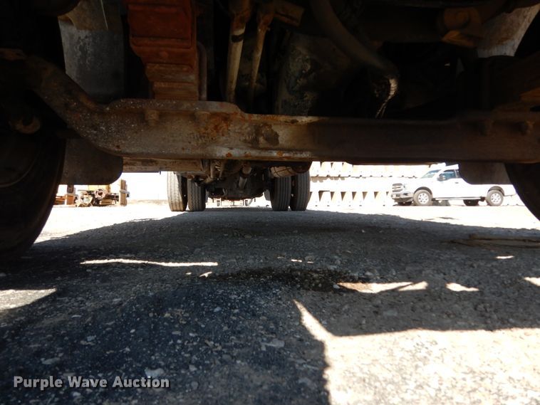 image for item DM2814 2000 International 4900  flatbed truck