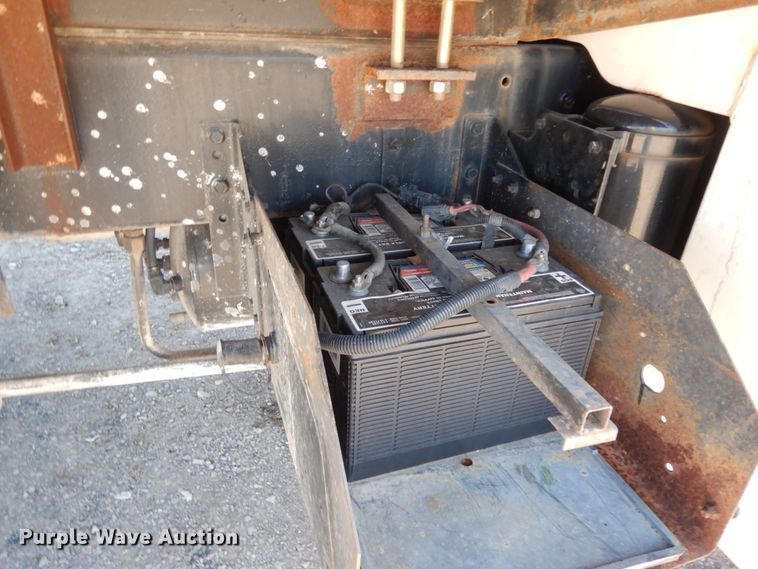 image for item DM2814 2000 International 4900  flatbed truck