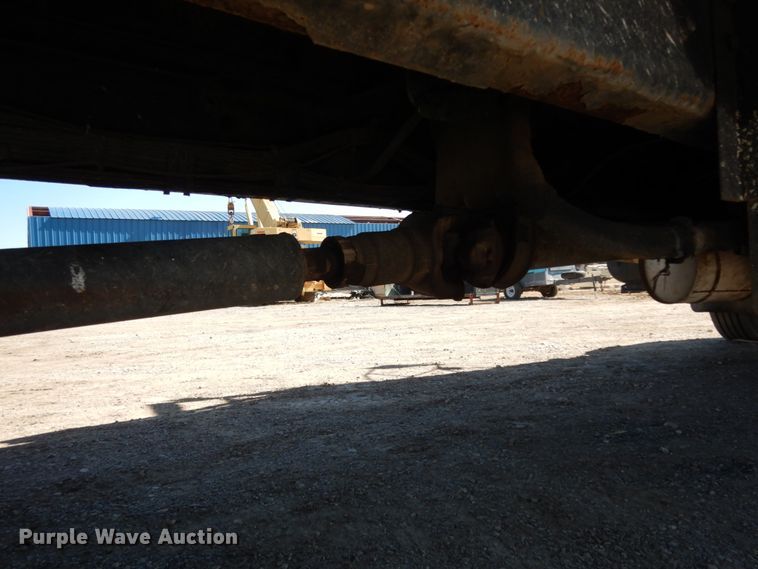 image for item DM2814 2000 International 4900  flatbed truck