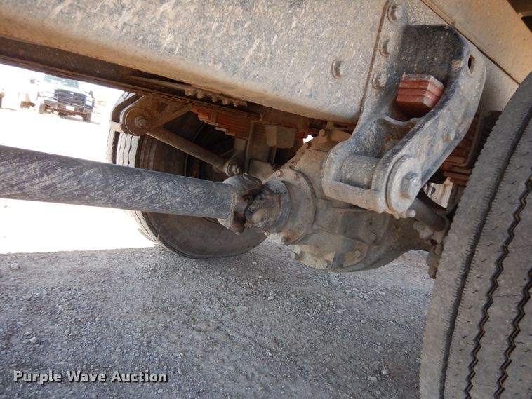 image for item DM2814 2000 International 4900  flatbed truck