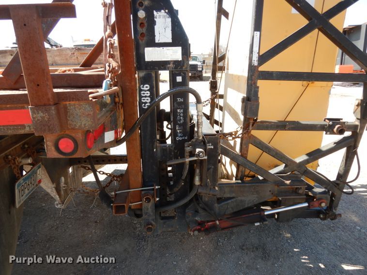 image for item DM2814 2000 International 4900  flatbed truck