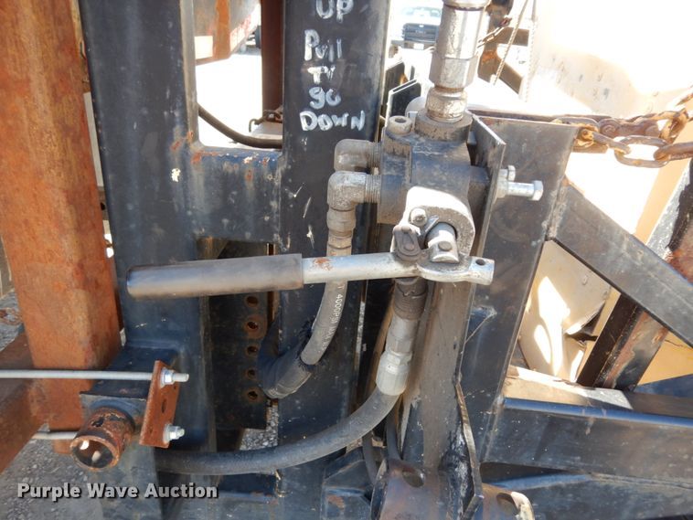 image for item DM2814 2000 International 4900  flatbed truck