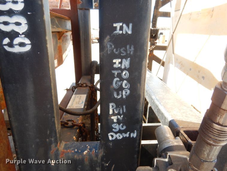 image for item DM2814 2000 International 4900  flatbed truck