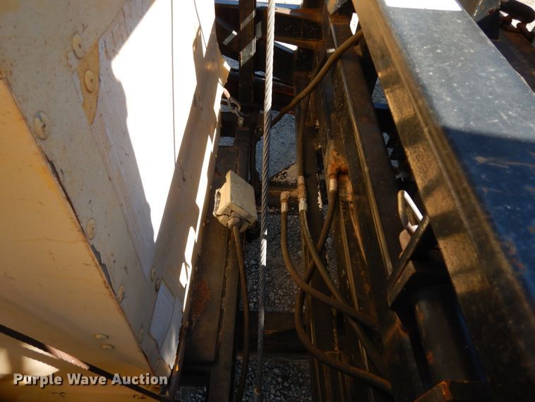 image for item DM2814 2000 International 4900  flatbed truck