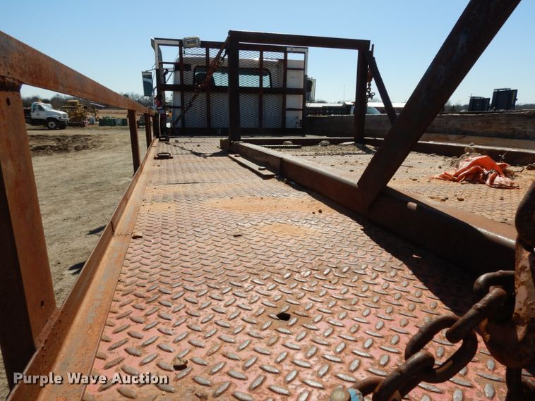 image for item DM2814 2000 International 4900  flatbed truck