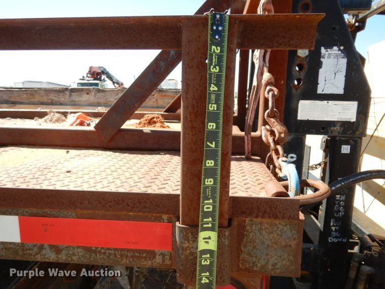 image for item DM2814 2000 International 4900  flatbed truck