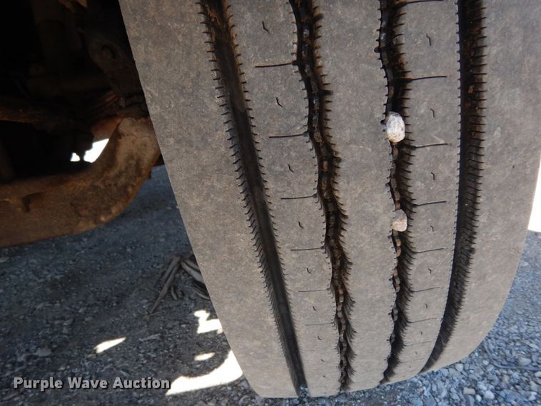 image for item DM2814 2000 International 4900  flatbed truck