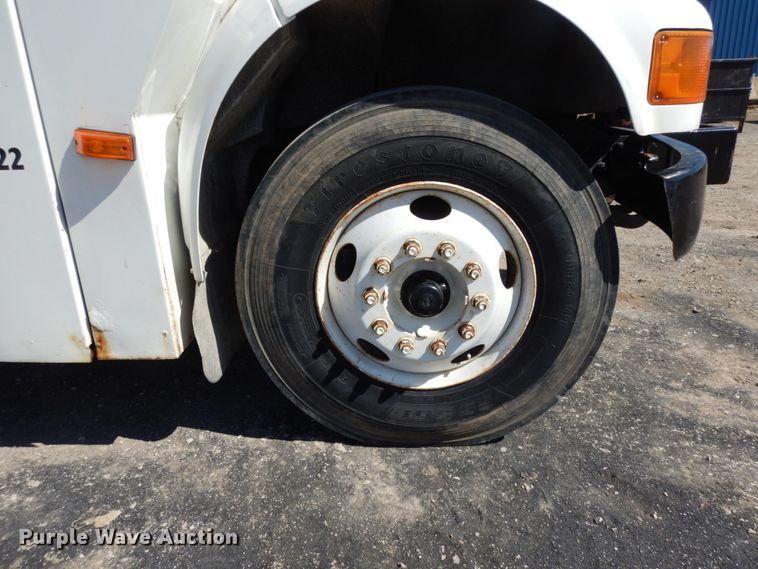 image for item DM2814 2000 International 4900  flatbed truck