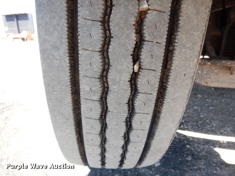 image for item DM2814 2000 International 4900  flatbed truck