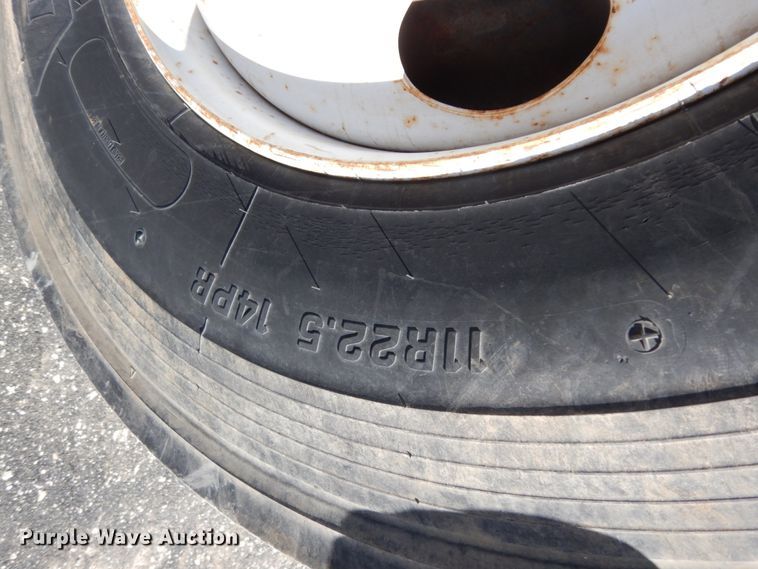 image for item DM2814 2000 International 4900  flatbed truck