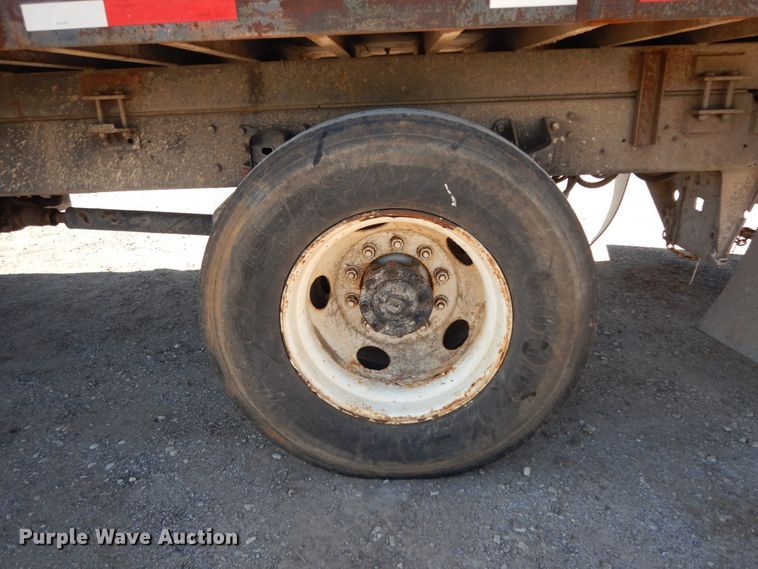 image for item DM2814 2000 International 4900  flatbed truck