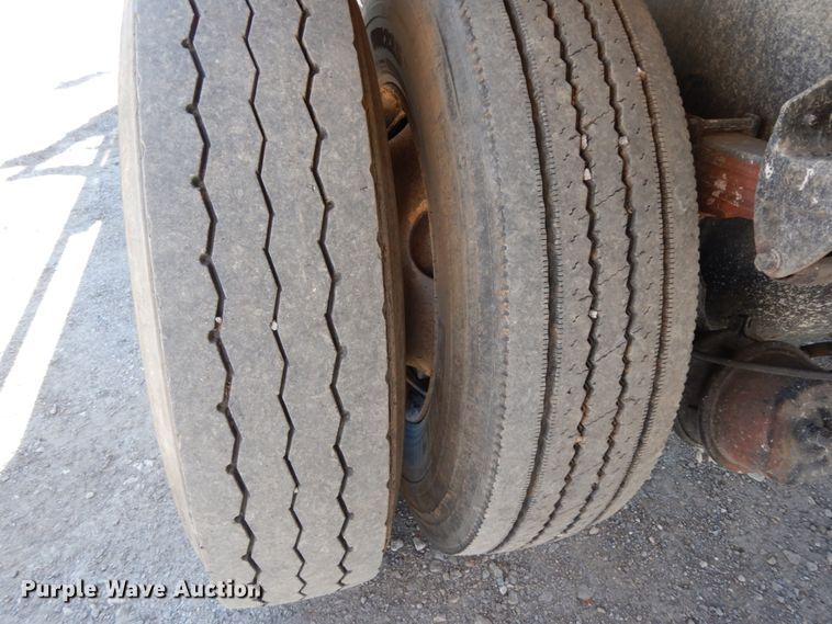 image for item DM2814 2000 International 4900  flatbed truck