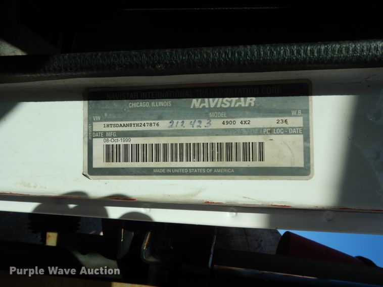 image for item DM2814 2000 International 4900  flatbed truck