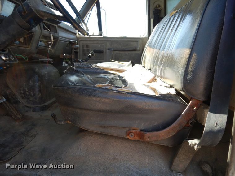 image for item DM2816 1990 Ford F700  dump truck