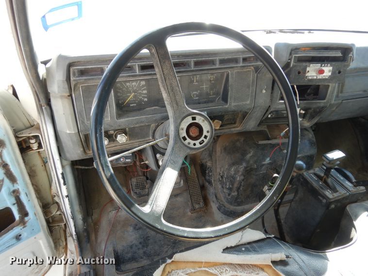 image for item DM2816 1990 Ford F700  dump truck