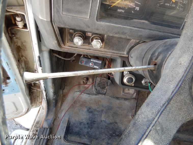 image for item DM2816 1990 Ford F700  dump truck