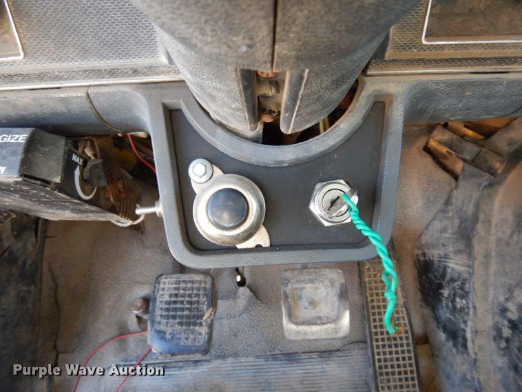 image for item DM2816 1990 Ford F700  dump truck