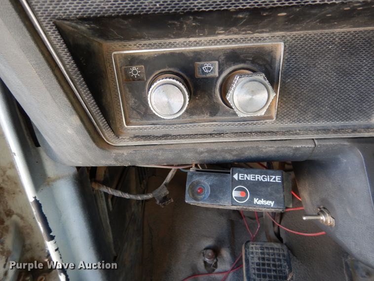 image for item DM2816 1990 Ford F700  dump truck