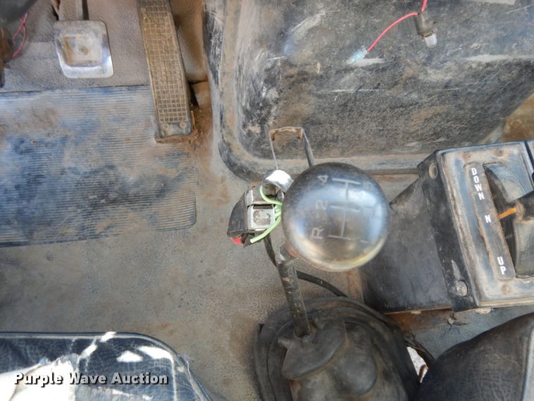 image for item DM2816 1990 Ford F700  dump truck