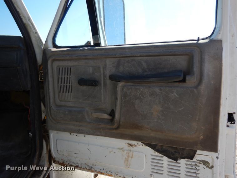 image for item DM2816 1990 Ford F700  dump truck