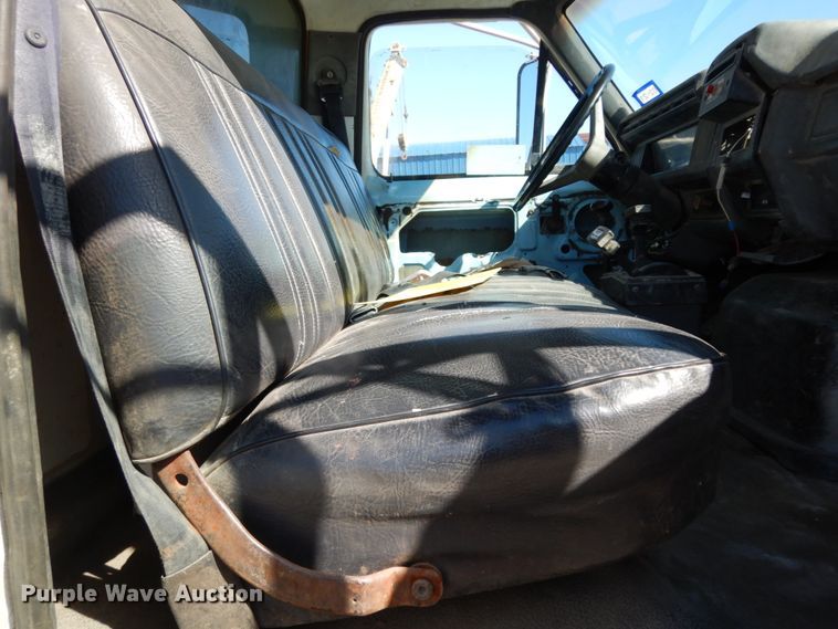 image for item DM2816 1990 Ford F700  dump truck