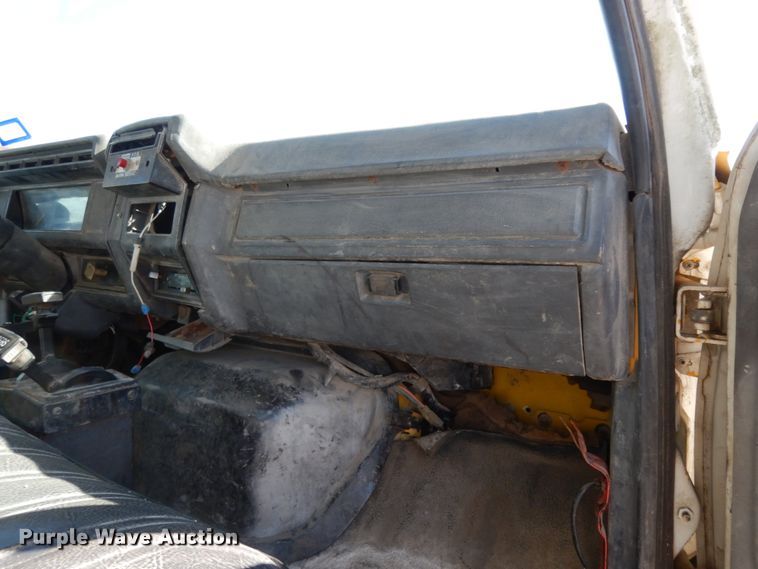 image for item DM2816 1990 Ford F700  dump truck