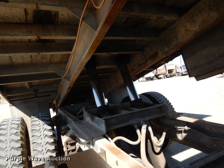 image for item DM2816 1990 Ford F700  dump truck