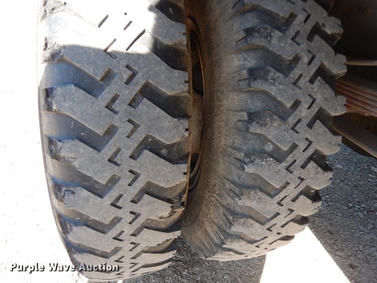 image for item DM2816 1990 Ford F700  dump truck