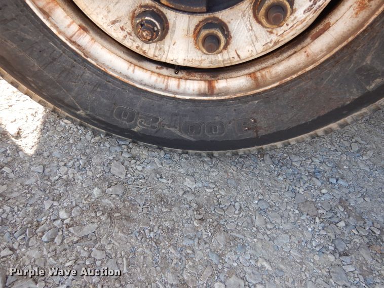 image for item DM2816 1990 Ford F700  dump truck