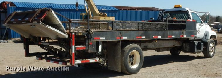 image for item DM2819 2000 GMC 7500  flatbed truck