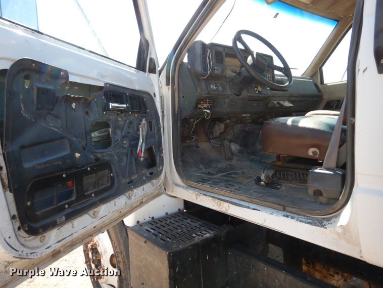 image for item DM2819 2000 GMC 7500  flatbed truck