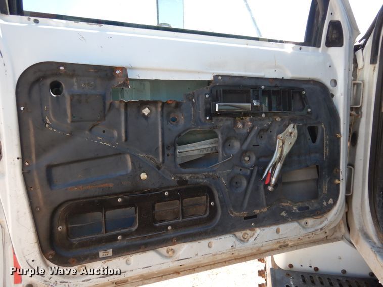 image for item DM2819 2000 GMC 7500  flatbed truck