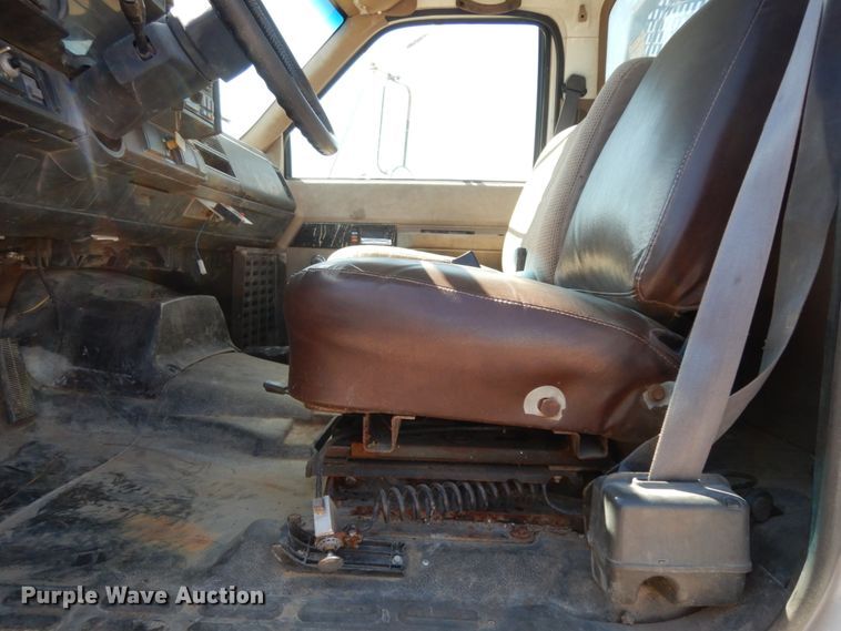 image for item DM2819 2000 GMC 7500  flatbed truck