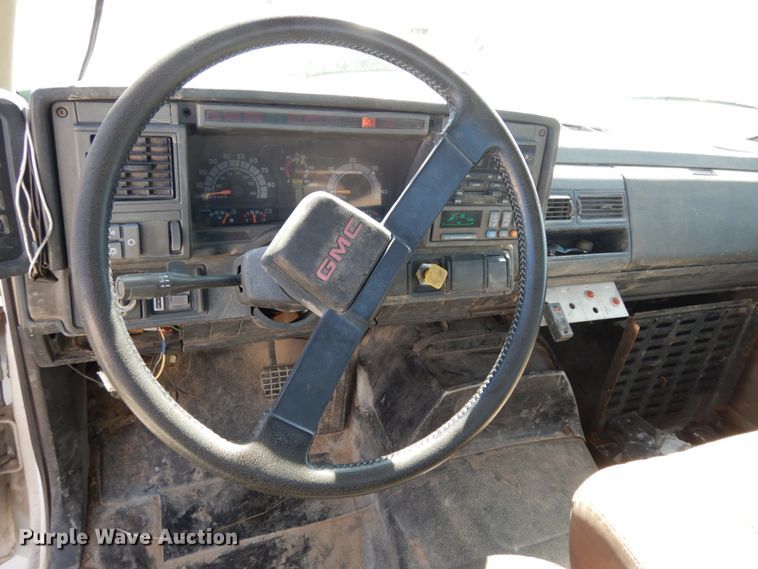 image for item DM2819 2000 GMC 7500  flatbed truck