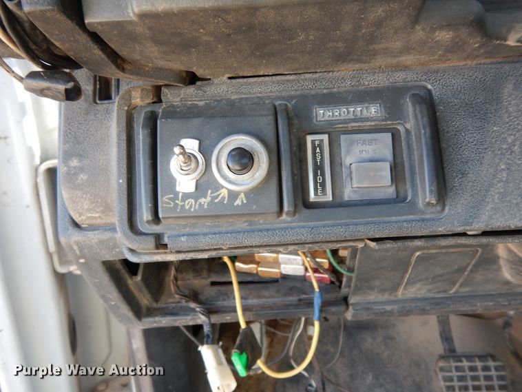 image for item DM2819 2000 GMC 7500  flatbed truck