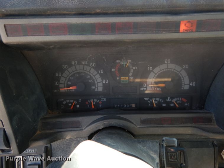 image for item DM2819 2000 GMC 7500  flatbed truck